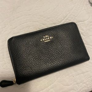 Coach Medium Zip around wallet